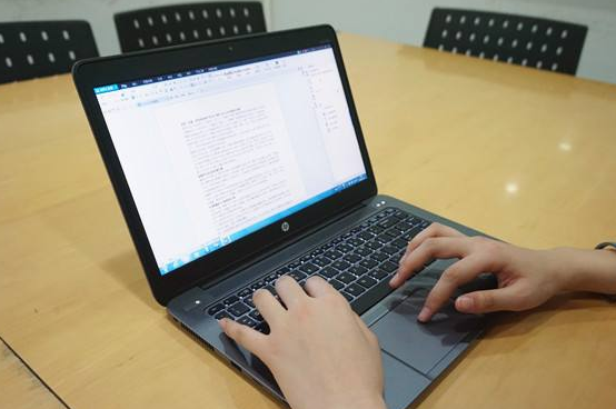 把两个文档合并成一个PDF文档，可以怎么做?