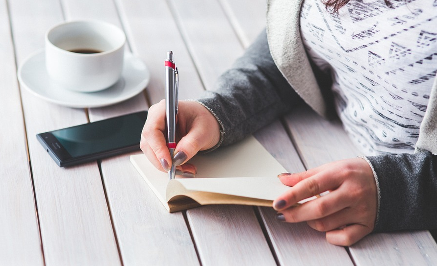 如何用高级PDF编辑器免费将pdf转换成word？