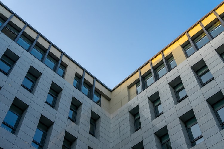 如何使用高级PDF编辑器给pdf文档添加页眉和页脚？